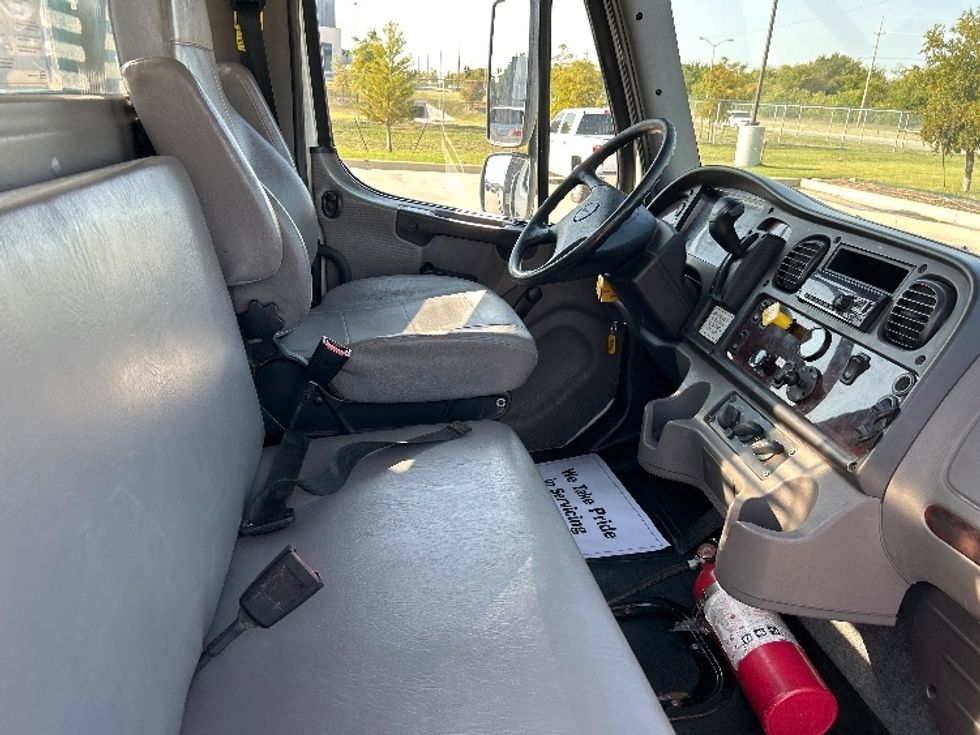 Flatbed Truck-Light and Medium Duty Trucks-Freightliner-2020-M2-Carrollton-TX-209,650\n\t\tmiles-$ 43,250 - Image 19