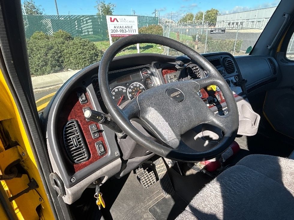 Flatbed Truck-Light and Medium Duty Trucks-Freightliner-2020-M2-Ceres-CA-161,730\n\t\tmiles-$ 49,750 - Image 17