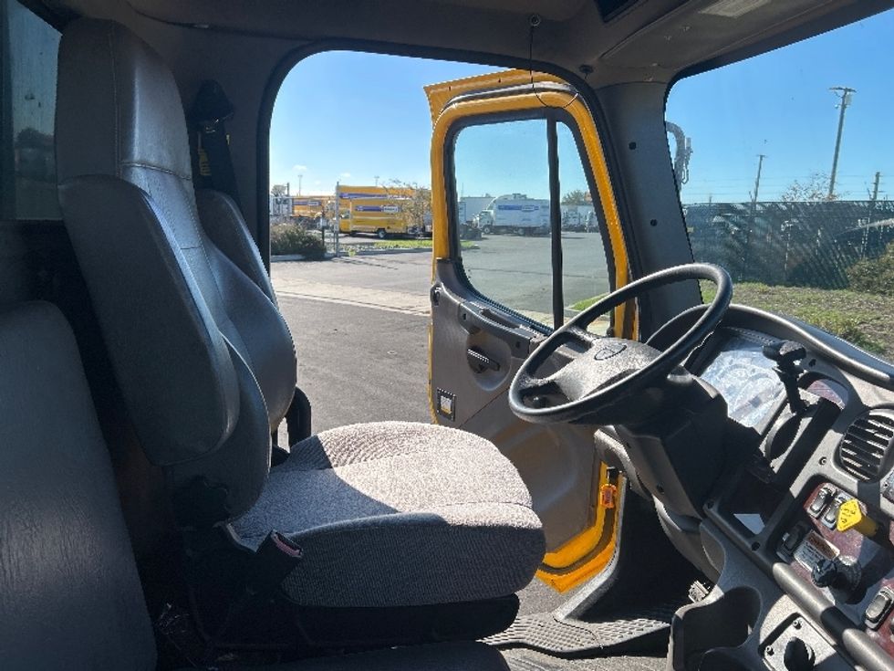 Flatbed Truck-Light and Medium Duty Trucks-Freightliner-2020-M2-Ceres-CA-161,730\n\t\tmiles-$ 49,750 - Image 22