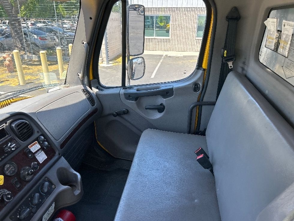 Flatbed Truck-Light and Medium Duty Trucks-Freightliner-2020-M2-Ceres-CA-182,351\n\t\tmiles-$ 49,250 - Image 16