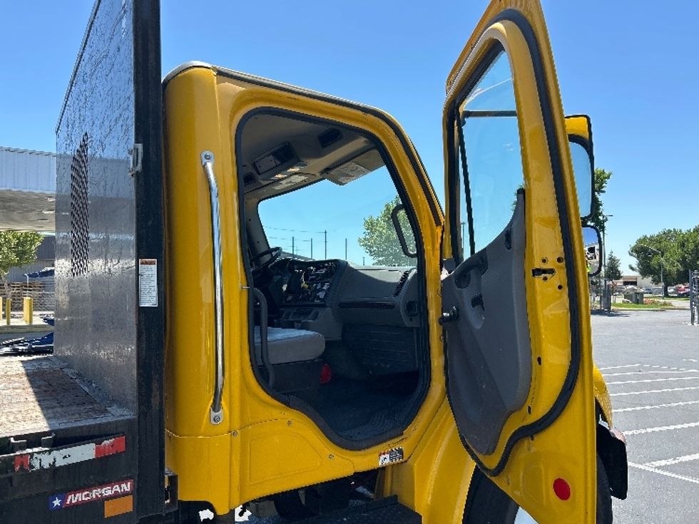 Flatbed Truck-Light and Medium Duty Trucks-Freightliner-2020-M2-Ceres-CA-182,351\n\t\tmiles-$ 49,250 - Image 17