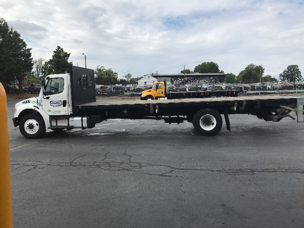 Flatbed Truck-Light and Medium Duty Trucks-Freightliner-2020-M2-Charlotte-NC-184,576\n\t\tmiles-$ 47,750 - Image 4
