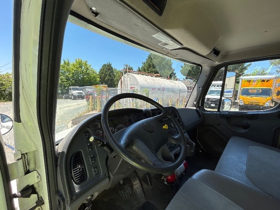 Flatbed Truck-Light and Medium Duty Trucks-Freightliner-2020-M2-Charlottesville-VA-138,123\n\t\tmiles-$ 51,500 - Image 17