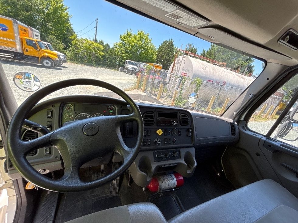 Flatbed Truck-Light and Medium Duty Trucks-Freightliner-2020-M2-Charlottesville-VA-138,123\n\t\tmiles-$ 51,500 - Image 18