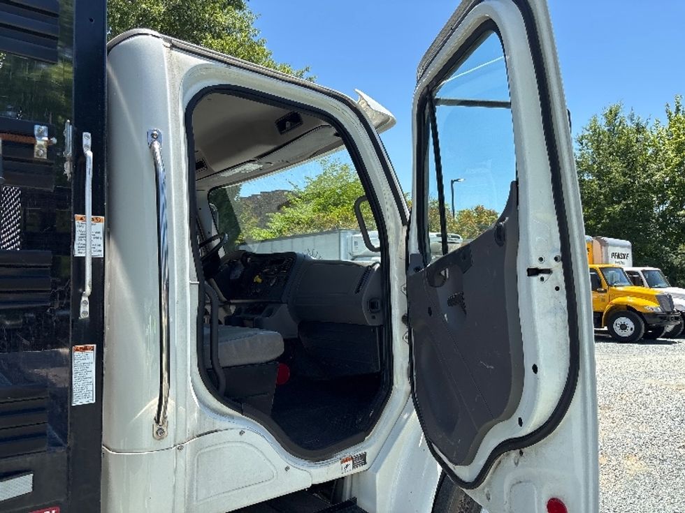 Flatbed Truck-Light and Medium Duty Trucks-Freightliner-2020-M2-Charlottesville-VA-138,123\n\t\tmiles-$ 51,500 - Image 20