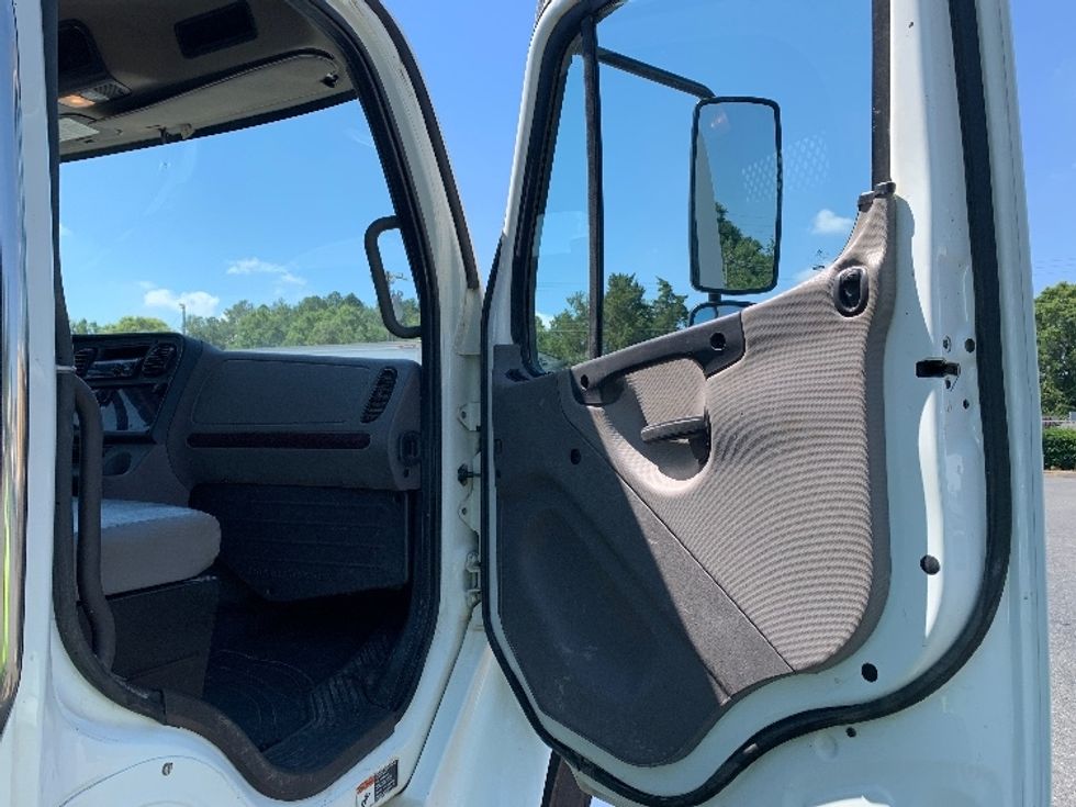 Flatbed Truck-Light and Medium Duty Trucks-Freightliner-2020-M2-Concord-NC-115,495\n\t\tmiles-$ 47,500 - Image 15