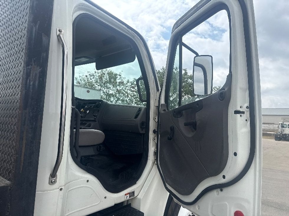 Flatbed Truck-Light and Medium Duty Trucks-Freightliner-2020-M2-Dallas-TX-224,528\n\t\tmiles-$ 42,000 - Image 16