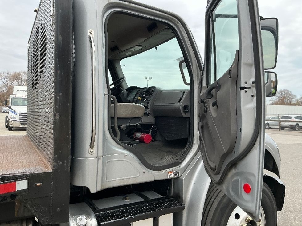 Flatbed Truck-Light and Medium Duty Trucks-Freightliner-2020-M2-East Chicago-IN-272,069\n\t\tmiles-$ 53,250 - Image 17