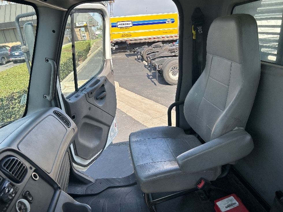 Flatbed Truck-Light and Medium Duty Trucks-Freightliner-2020-M2-Fontana-CA-179,340\n\t\tmiles-$ 47,250 - Image 19