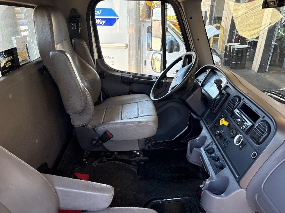 Flatbed Truck-Light and Medium Duty Trucks-Freightliner-2020-M2-Fontana-CA-179,340\n\t\tmiles-$ 47,250 - Image 22