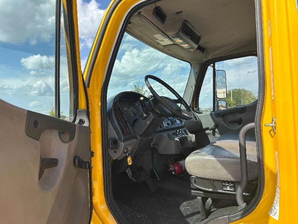 Flatbed Truck-Light and Medium Duty Trucks-Freightliner-2020-M2-Fort Worth-TX-129,114\n\t\tmiles-$ 55,250 - Image 16