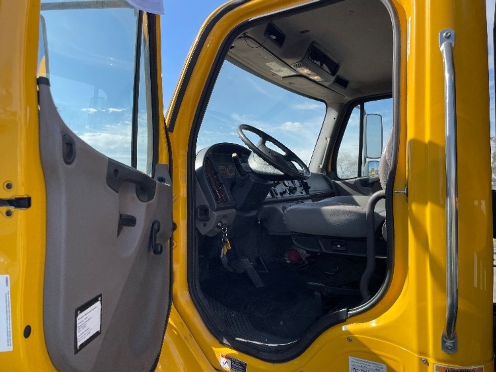 Flatbed Truck-Light and Medium Duty Trucks-Freightliner-2020-M2-Fresno-CA-100,254\n\t\tmiles-$ 69,000 - Image 13