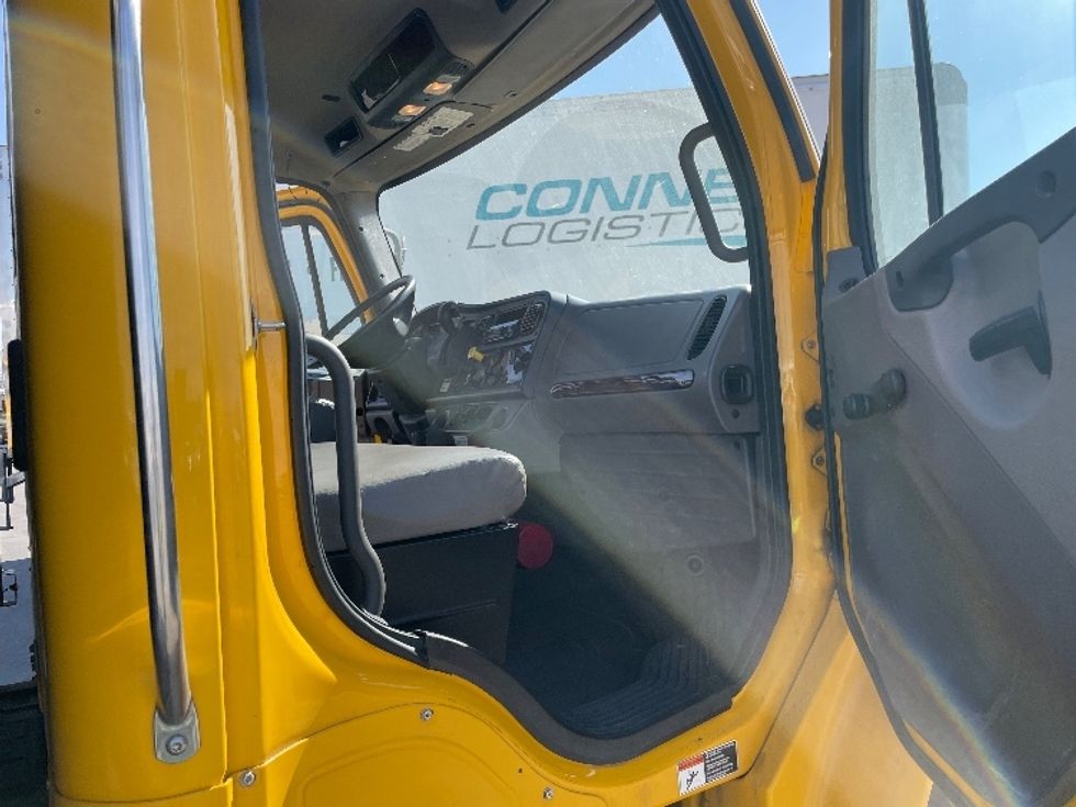 Flatbed Truck-Light and Medium Duty Trucks-Freightliner-2020-M2-Fresno-CA-100,254\n\t\tmiles-$ 69,000 - Image 17