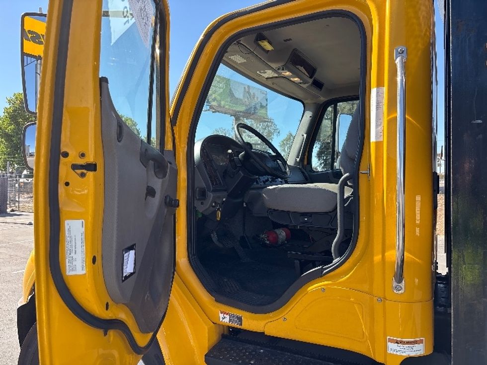 Flatbed Truck-Light and Medium Duty Trucks-Freightliner-2020-M2-Fresno-CA-101,993\n\t\tmiles-$ 55,250 - Image 13