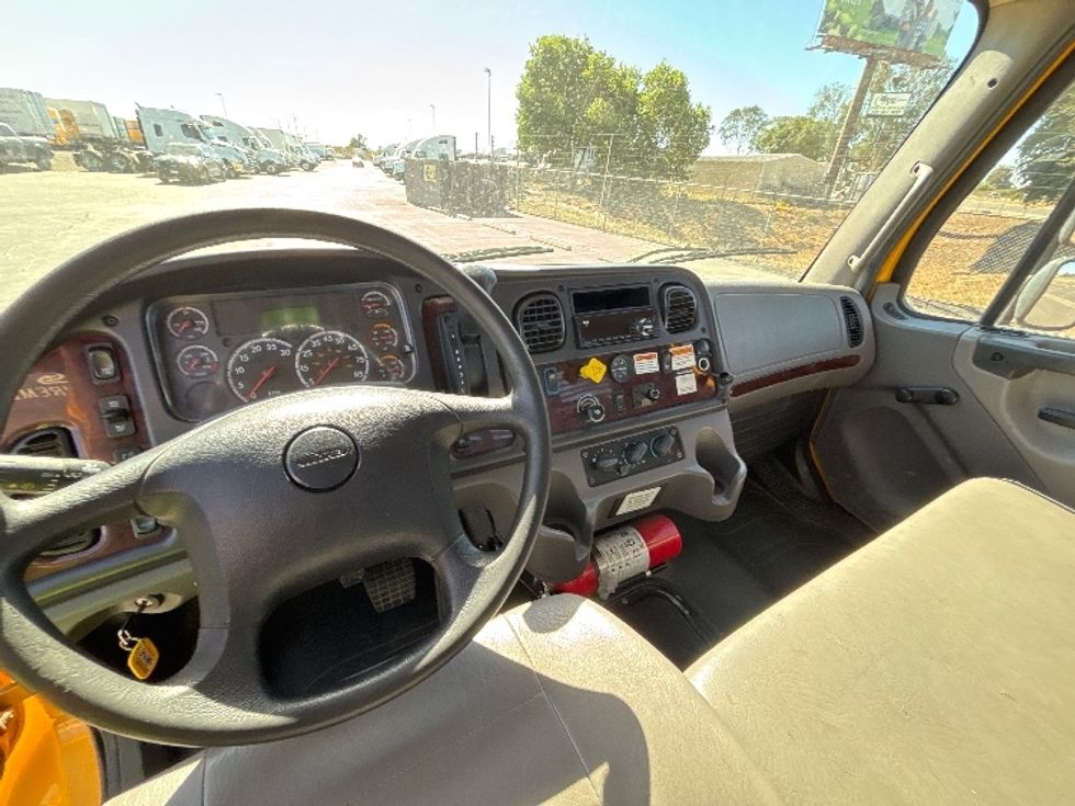 Flatbed Truck-Light and Medium Duty Trucks-Freightliner-2020-M2-Fresno-CA-101,993\n\t\tmiles-$ 55,250 - Image 15