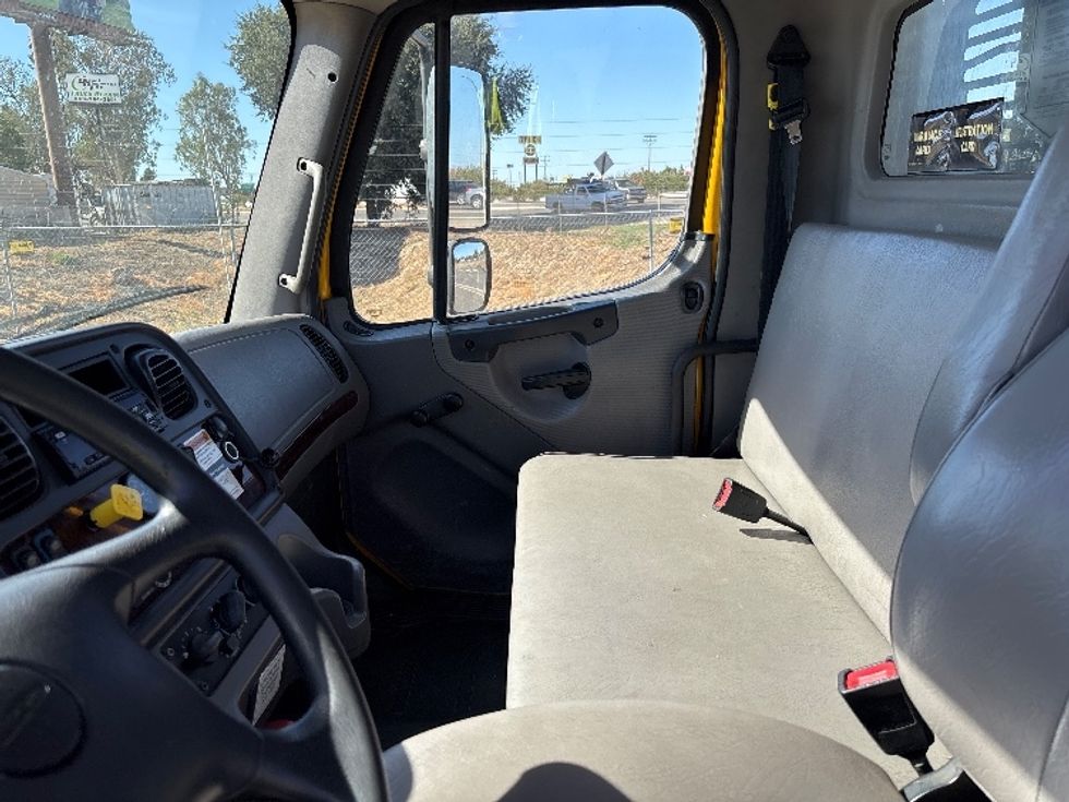 Flatbed Truck-Light and Medium Duty Trucks-Freightliner-2020-M2-Fresno-CA-101,993\n\t\tmiles-$ 55,250 - Image 16