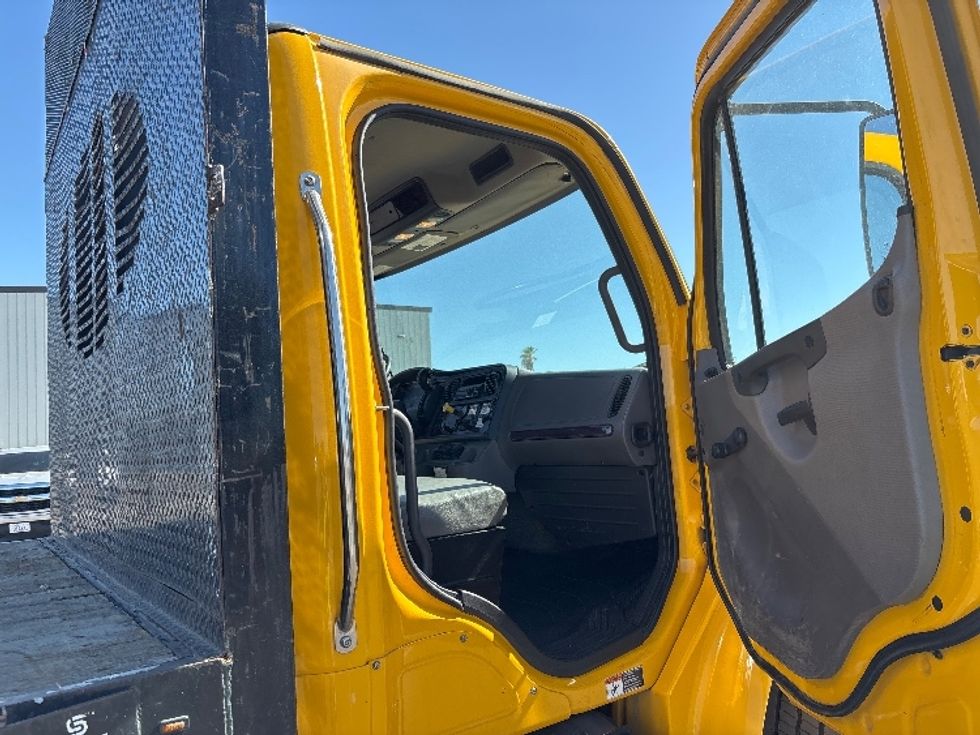 Flatbed Truck-Light and Medium Duty Trucks-Freightliner-2020-M2-Fresno-CA-101,993\n\t\tmiles-$ 55,250 - Image 17