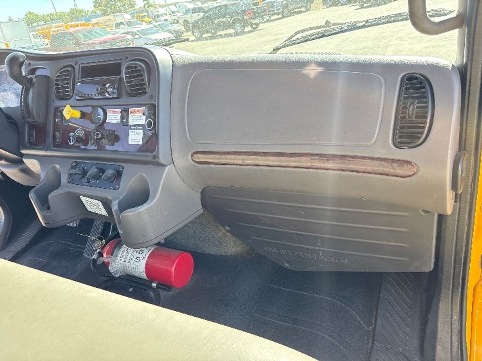 Flatbed Truck-Light and Medium Duty Trucks-Freightliner-2020-M2-Fresno-CA-101,993\n\t\tmiles-$ 55,250 - Image 18