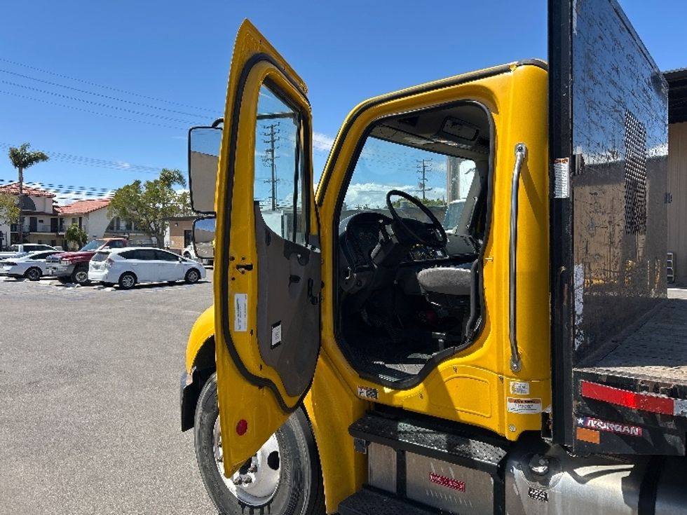 Flatbed Truck-Light and Medium Duty Trucks-Freightliner-2020-M2-Fresno-CA-105,402\n\t\tmiles-$ 52,250 - Image 13