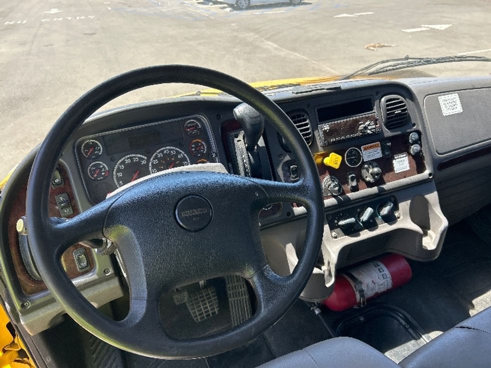 Flatbed Truck-Light and Medium Duty Trucks-Freightliner-2020-M2-Fresno-CA-105,402\n\t\tmiles-$ 52,250 - Image 15
