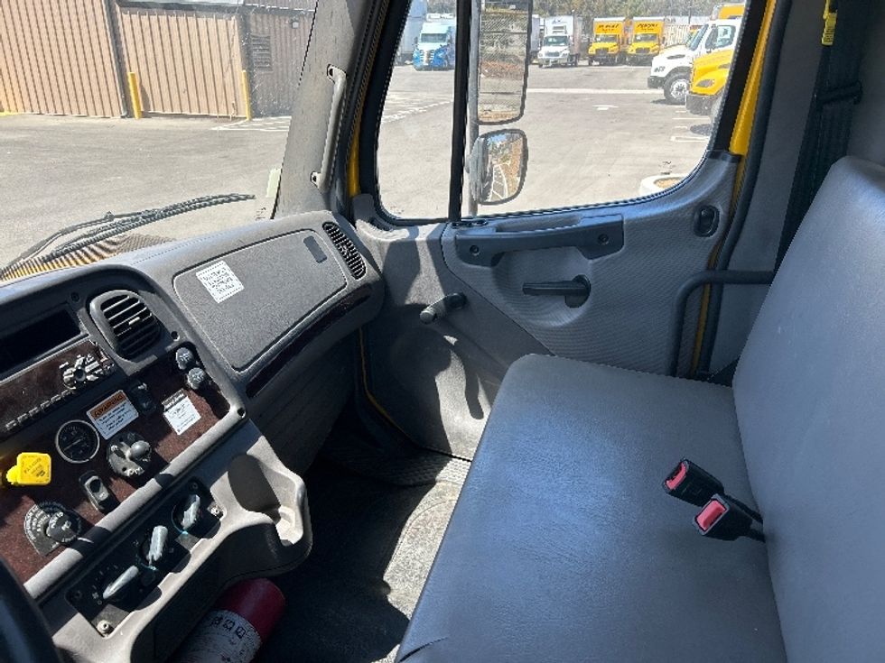 Flatbed Truck-Light and Medium Duty Trucks-Freightliner-2020-M2-Fresno-CA-105,402\n\t\tmiles-$ 52,250 - Image 16