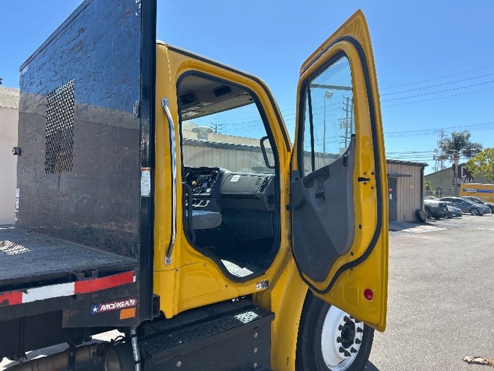Flatbed Truck-Light and Medium Duty Trucks-Freightliner-2020-M2-Fresno-CA-105,402\n\t\tmiles-$ 52,250 - Image 17
