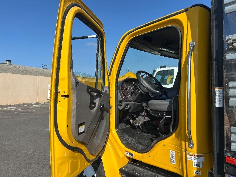 Flatbed Truck-Light and Medium Duty Trucks-Freightliner-2020-M2-Fresno-CA-106,548\n\t\tmiles-$ 58,500 - Image 16