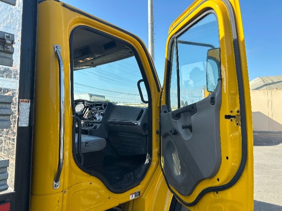 Flatbed Truck-Light and Medium Duty Trucks-Freightliner-2020-M2-Fresno-CA-106,548\n\t\tmiles-$ 58,500 - Image 19