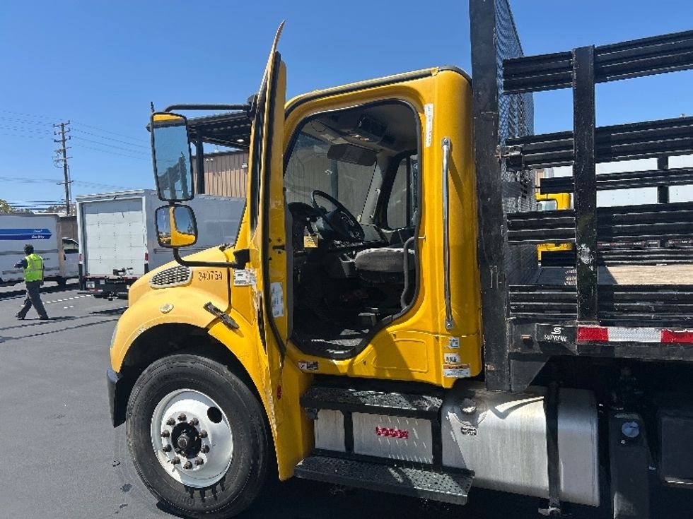 Flatbed Truck-Light and Medium Duty Trucks-Freightliner-2020-M2-Fresno-CA-113,235\n\t\tmiles-$ 57,750 - Image 15