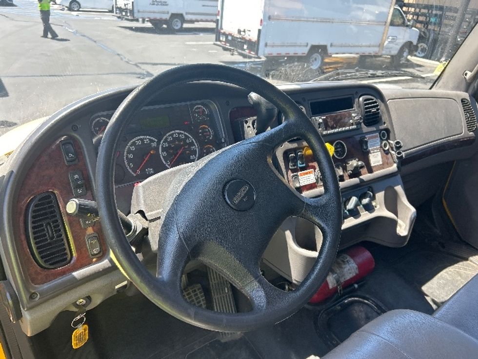 Flatbed Truck-Light and Medium Duty Trucks-Freightliner-2020-M2-Fresno-CA-113,235\n\t\tmiles-$ 57,750 - Image 16