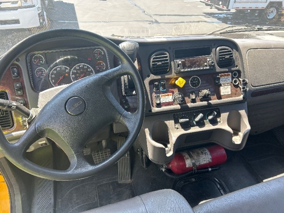 Flatbed Truck-Light and Medium Duty Trucks-Freightliner-2020-M2-Fresno-CA-113,235\n\t\tmiles-$ 57,750 - Image 17
