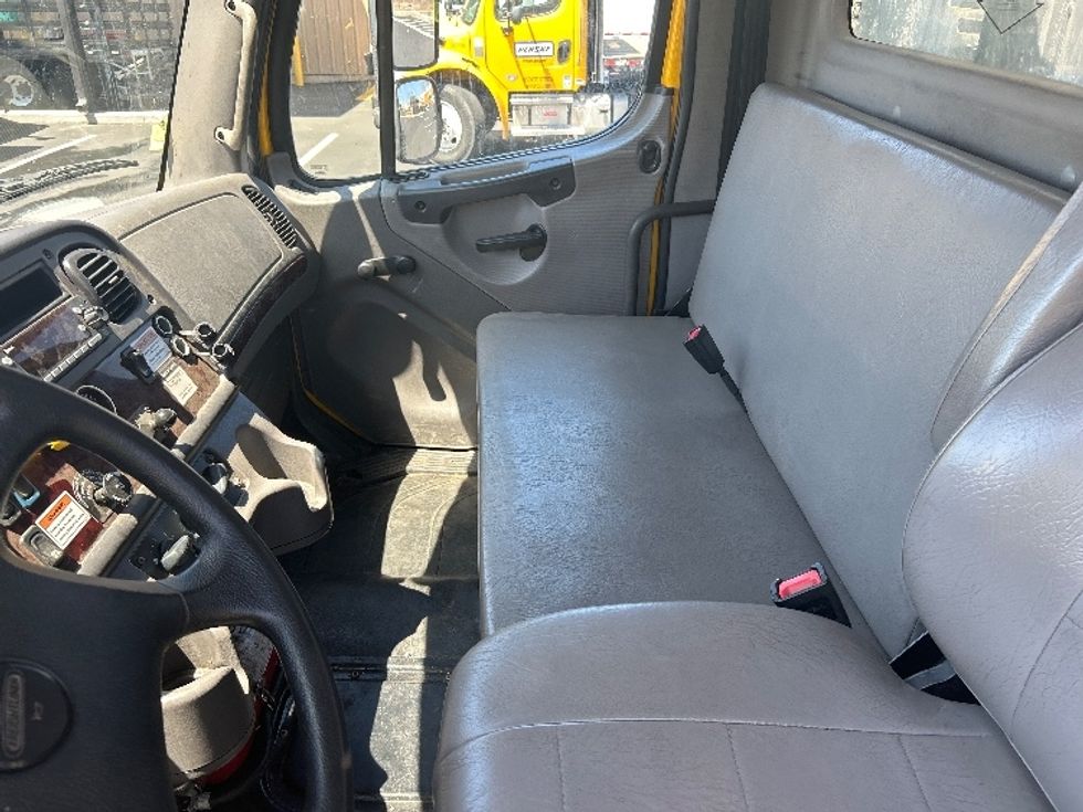 Flatbed Truck-Light and Medium Duty Trucks-Freightliner-2020-M2-Fresno-CA-113,235\n\t\tmiles-$ 57,750 - Image 18