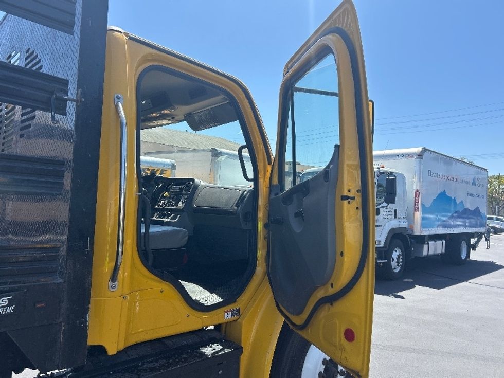 Flatbed Truck-Light and Medium Duty Trucks-Freightliner-2020-M2-Fresno-CA-113,235\n\t\tmiles-$ 57,750 - Image 19