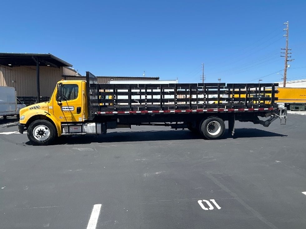 Flatbed Truck-Light and Medium Duty Trucks-Freightliner-2020-M2-Fresno-CA-113,235\n\t\tmiles-$ 57,750 - Image 4