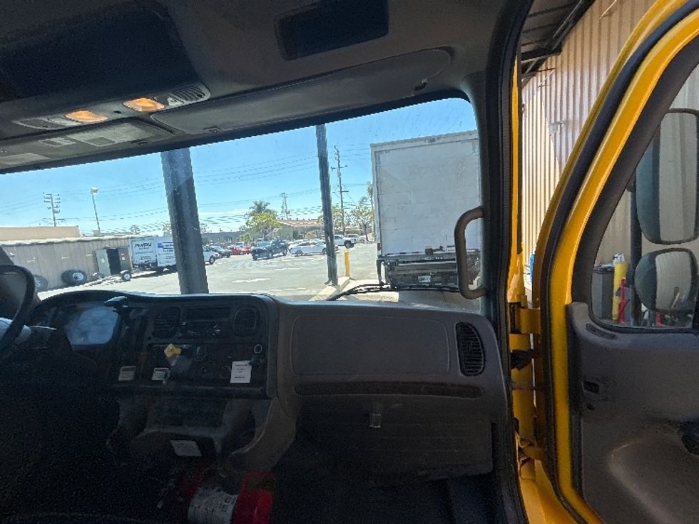 Flatbed Truck-Light and Medium Duty Trucks-Freightliner-2020-M2-Fresno-CA-117,509\n\t\tmiles-$ 49,500 - Image 21