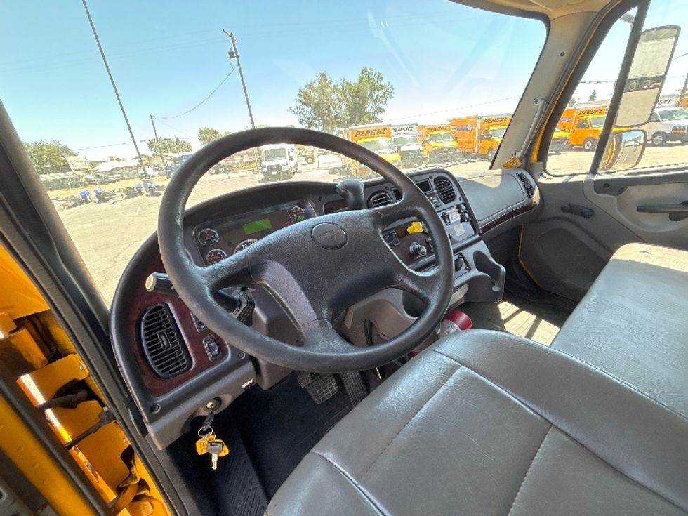 Flatbed Truck-Light and Medium Duty Trucks-Freightliner-2020-M2-Fresno-CA-120,508\n\t\tmiles-$ 57,000 - Image 15
