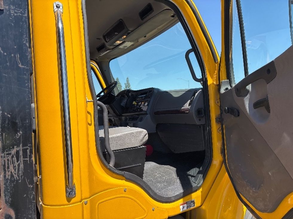 Flatbed Truck-Light and Medium Duty Trucks-Freightliner-2020-M2-Fresno-CA-120,508\n\t\tmiles-$ 57,000 - Image 17