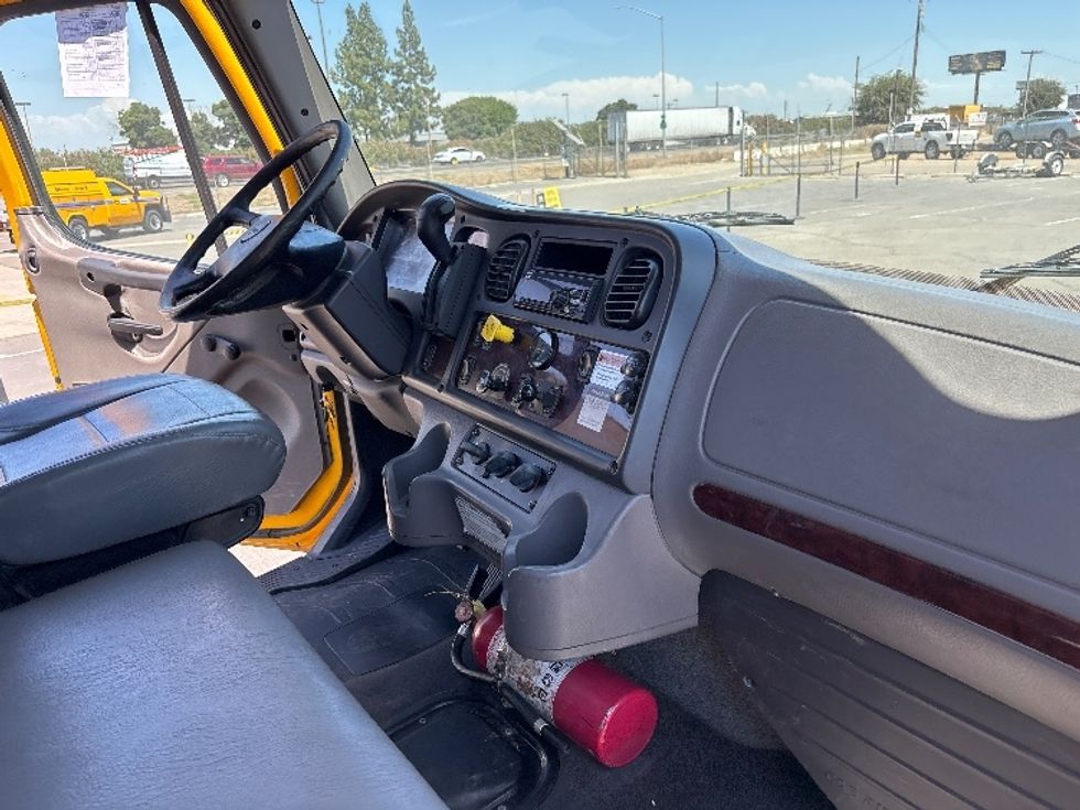 Flatbed Truck-Light and Medium Duty Trucks-Freightliner-2020-M2-Fresno-CA-120,508\n\t\tmiles-$ 57,000 - Image 19