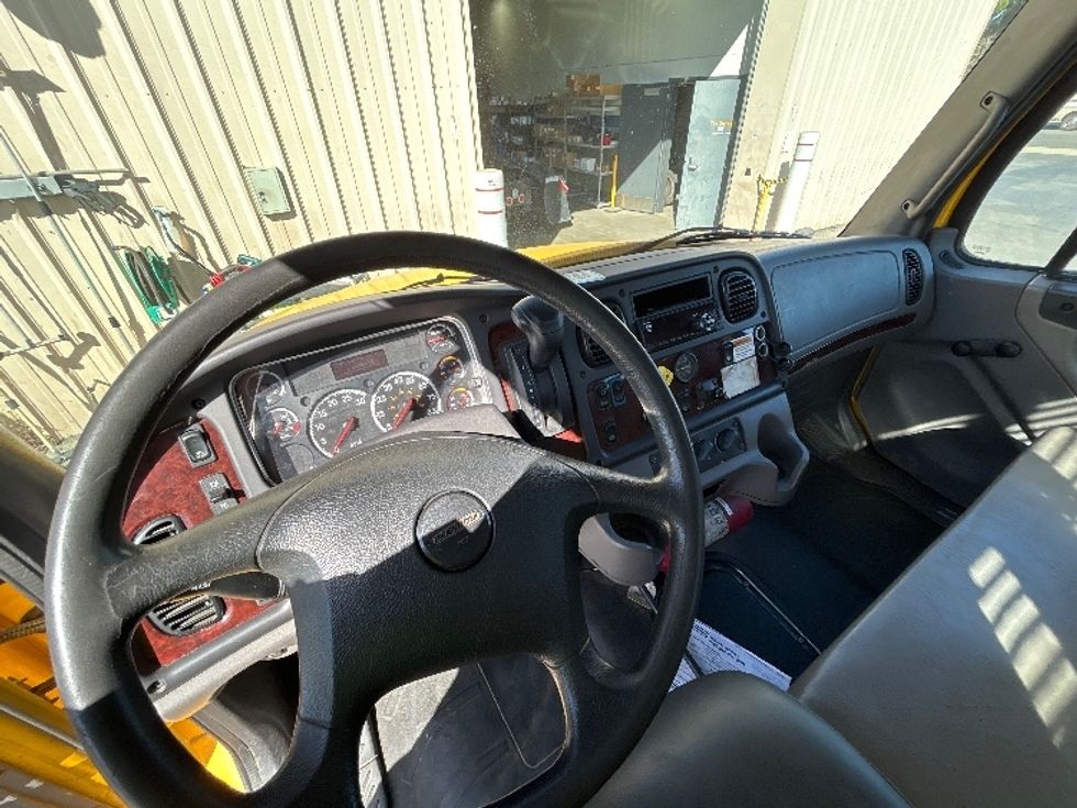 Flatbed Truck-Light and Medium Duty Trucks-Freightliner-2020-M2-Fresno-CA-136,206\n\t\tmiles-$ 47,000 - Image 14