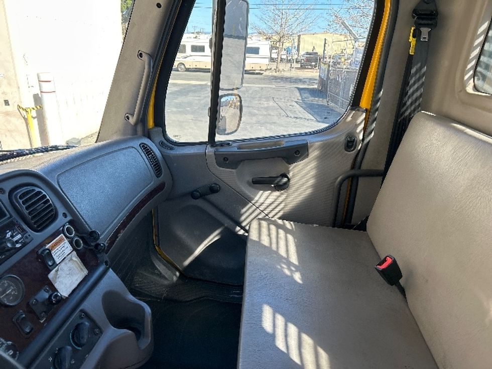 Flatbed Truck-Light and Medium Duty Trucks-Freightliner-2020-M2-Fresno-CA-136,206\n\t\tmiles-$ 47,000 - Image 16