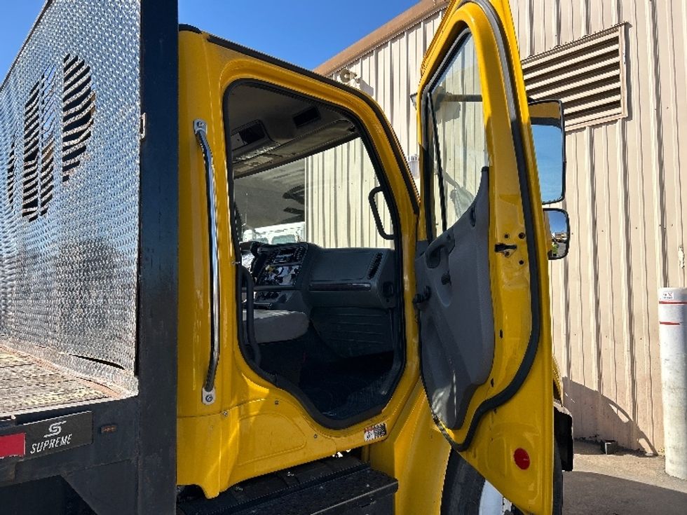 Flatbed Truck-Light and Medium Duty Trucks-Freightliner-2020-M2-Fresno-CA-136,206\n\t\tmiles-$ 47,000 - Image 17