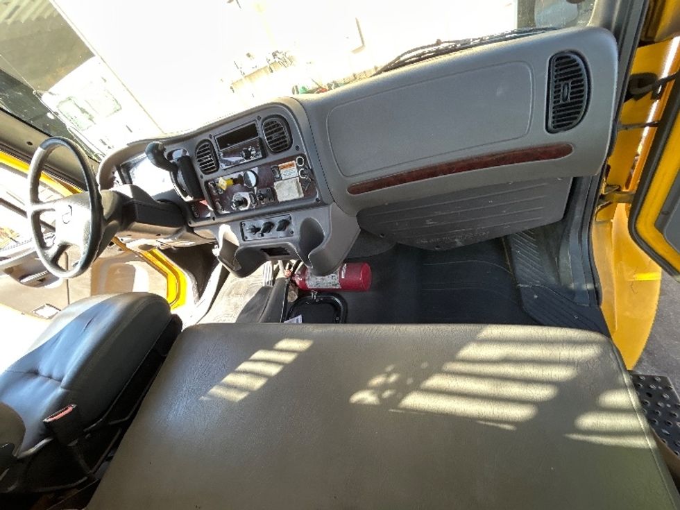 Flatbed Truck-Light and Medium Duty Trucks-Freightliner-2020-M2-Fresno-CA-136,206\n\t\tmiles-$ 47,000 - Image 18