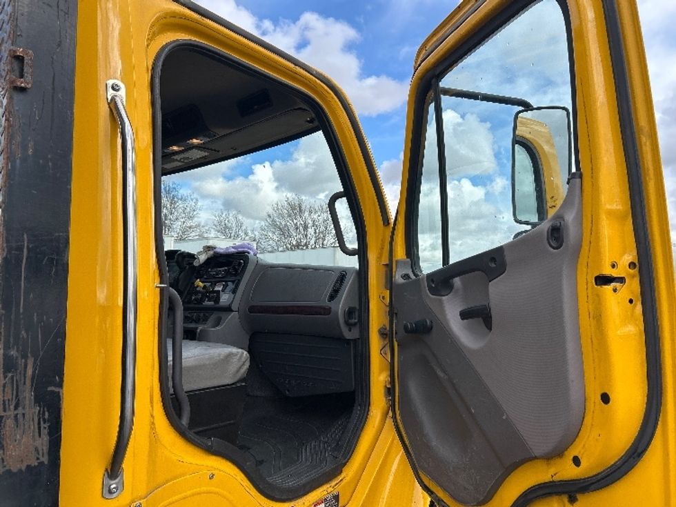 Flatbed Truck-Light and Medium Duty Trucks-Freightliner-2020-M2-Fresno-CA-147,900\n\t\tmiles-$ 44,750 - Image 20