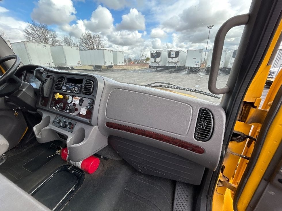 Flatbed Truck-Light and Medium Duty Trucks-Freightliner-2020-M2-Fresno-CA-147,900\n\t\tmiles-$ 44,750 - Image 21
