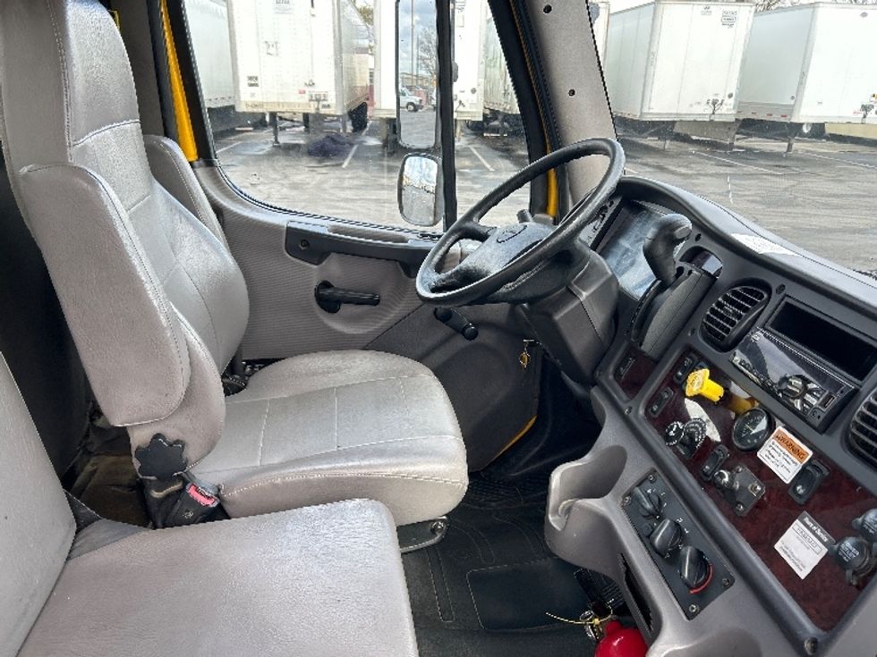 Flatbed Truck-Light and Medium Duty Trucks-Freightliner-2020-M2-Fresno-CA-147,900\n\t\tmiles-$ 44,750 - Image 22