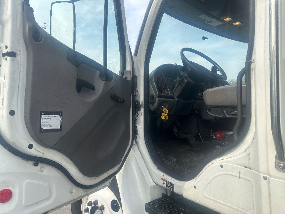 Flatbed Truck-Light and Medium Duty Trucks-Freightliner-2020-M2-Fresno-CA-68,000\n\t\tmiles-$ 63,750 - Image 13