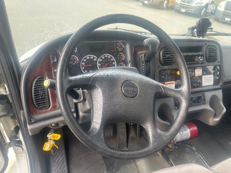 Flatbed Truck-Light and Medium Duty Trucks-Freightliner-2020-M2-Fresno-CA-68,000\n\t\tmiles-$ 63,750 - Image 14