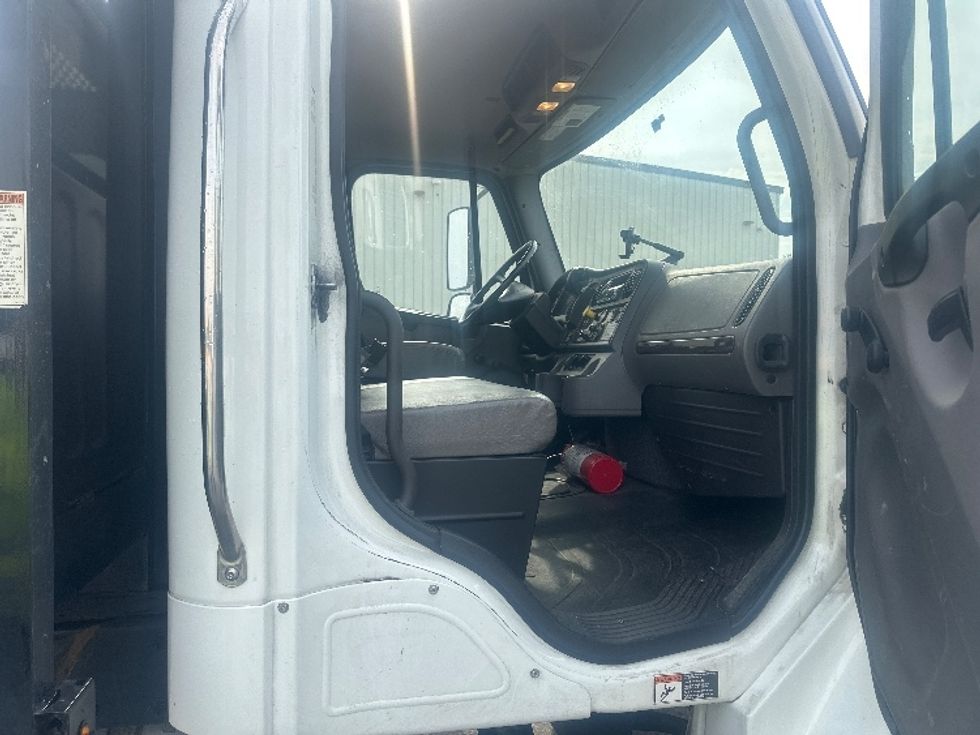 Flatbed Truck-Light and Medium Duty Trucks-Freightliner-2020-M2-Fresno-CA-68,000\n\t\tmiles-$ 63,750 - Image 17