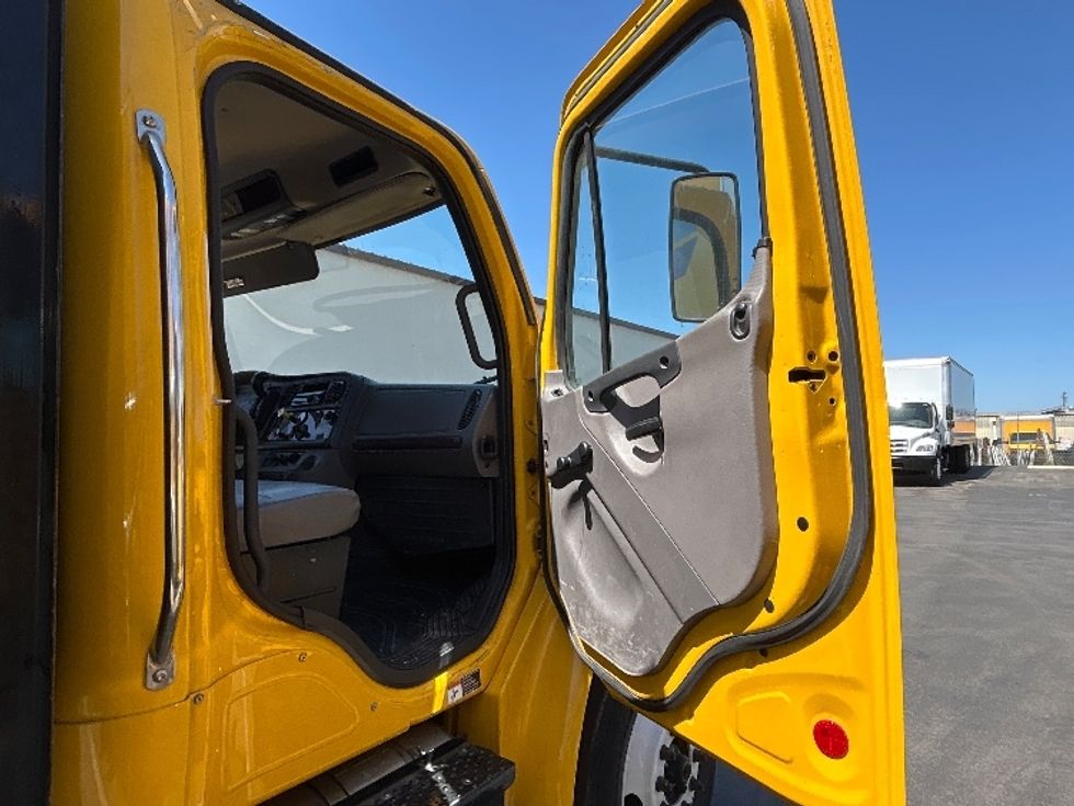 Flatbed Truck-Light and Medium Duty Trucks-Freightliner-2020-M2-Fresno-CA-77,755\n\t\tmiles-$ 60,500 - Image 15