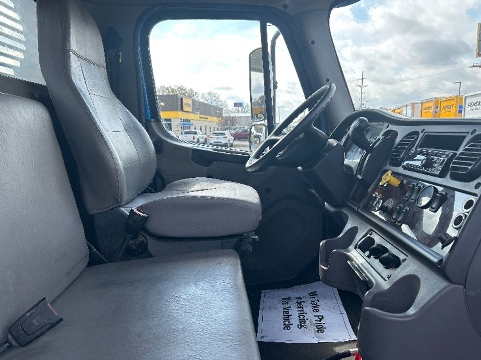 Flatbed Truck-Light and Medium Duty Trucks-Freightliner-2020-M2-Hammond-LA-205,778\n\t\tmiles-$ 44,000 - Image 17